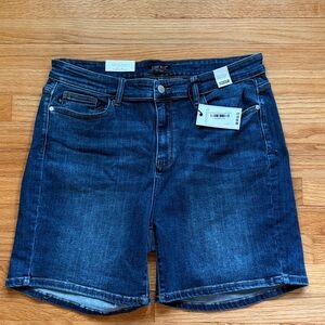 Judy Blue Hi-Rise Mid-length Short Size 2XL